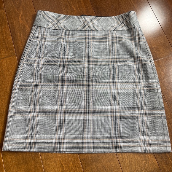 Fully lined suit skirt - Picture 1 of 4
